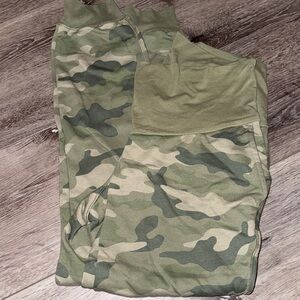Old Navy Camo Green Maternity Joggers